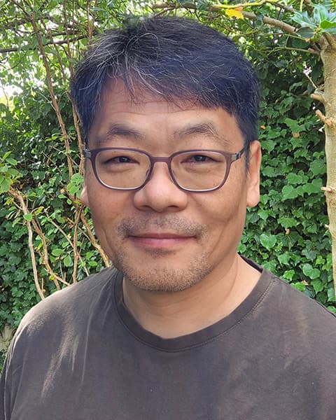 Portrait photograph of Minsuok Kim